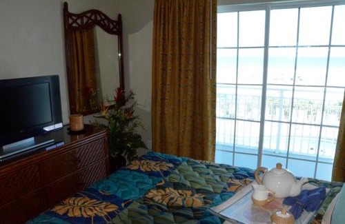 New Smyrna Beach Resort | Coconut Palms Beach Resort II a Ramada by Wyndham