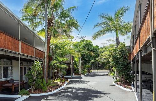 Scarness Apartment | Coconut Palms Ground Floor Apartment - CoastHM