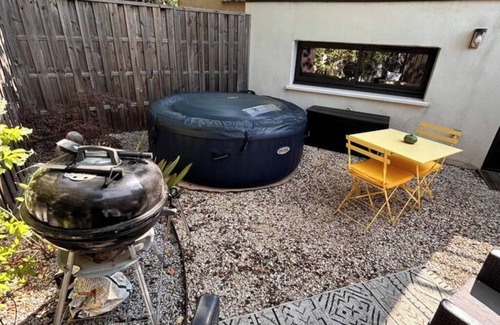Saint-Martin-de-Londres Apartment | Cocoon under the oaks with jacuzzi