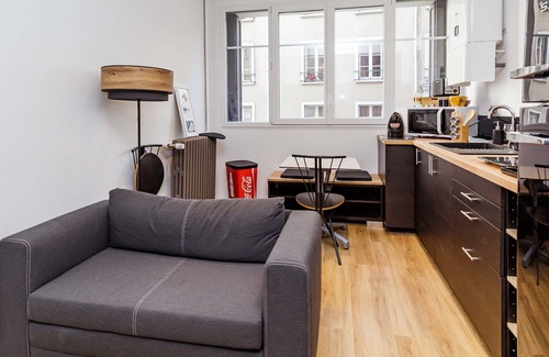 Vanves Apartment | Cocoon refurbished in the center of Vanves