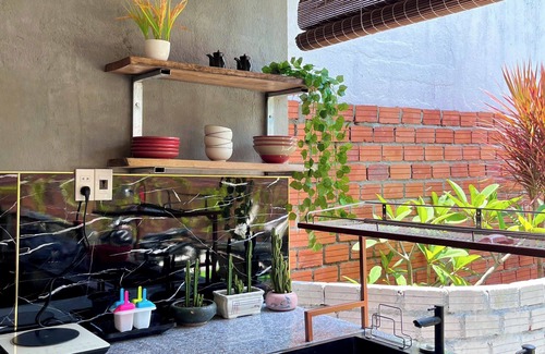 Ngu Hanh Son House | CocoVilla 3 Peaceful Home Near Sea, Airport Pickup.