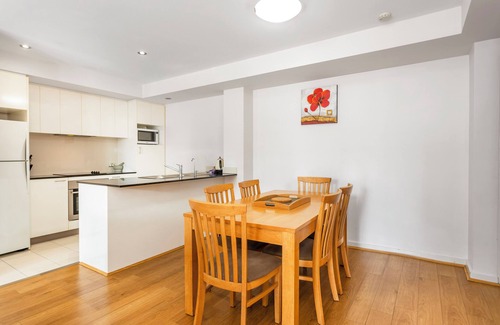 Perth Central Business District Apartment | Code Apartment - Executive Escapes