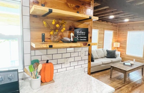 Flour Bluff Cabin | Coen’s Cozy Cabin on the Laguna Madre!