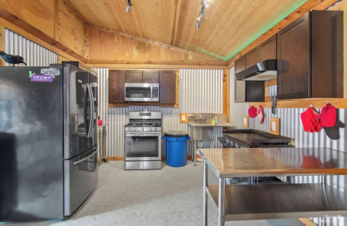 Sterling Cabin | Coho Cabin - Queen + Bunk Bed | A Cozy Woodland Setting