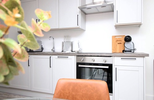 Swindon Apartment | Cohost Partners Modern 2BR Apartment Free Parking