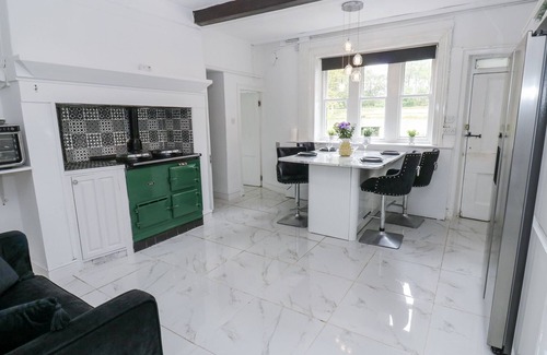 Stanbury House | COLD SPRING HOUSE, with a garden in Cullingworth