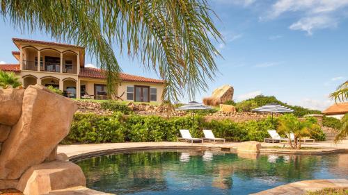 Murrieta Villa | Colina by AvantStay Secluded Mountain Top Oasis w Pool Hot Tub Putting Green