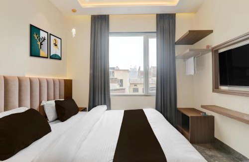 Gorakhpur Hotel | Collection O B.R. Ambedkar Park Taramandal Formerly Shree Krishna Inn