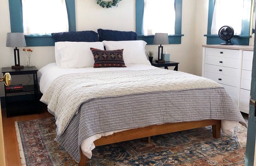 Amazon House | College Sweetheart! 2 blocks from UO on a beautiful street!
