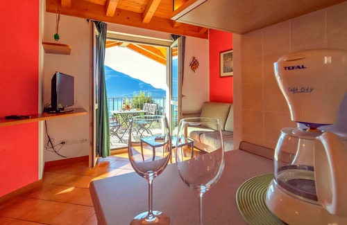 Vercana Apartment | Collina Carolea Holiday Apartment with Pool