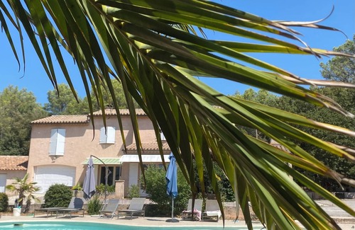 Sollies Pont House | Collinette's'oasis