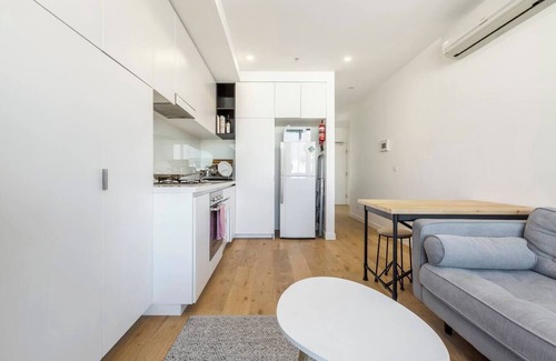 Collingwood North Apartment | Collingwood Charm Centrally Located with Balcony