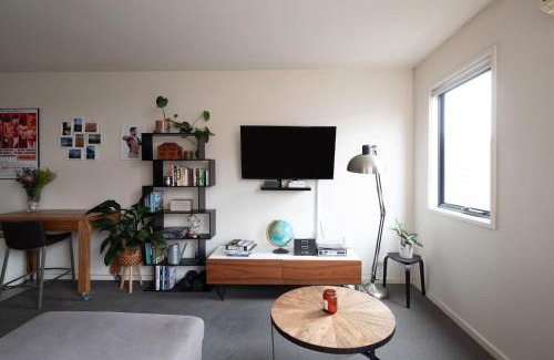 Collingwood Apartment | Collingwood Cool Bordering Vibrant Richmond