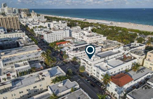 South Beach Apartment | Collins Chic