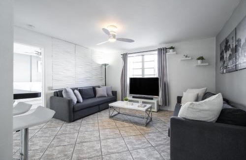South Beach Apartment | Collins Chic
