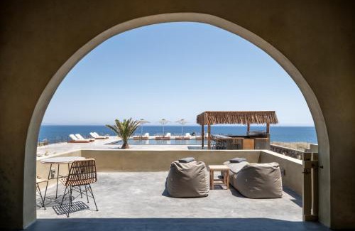 Kamari Hotel | Colombos Beachfront