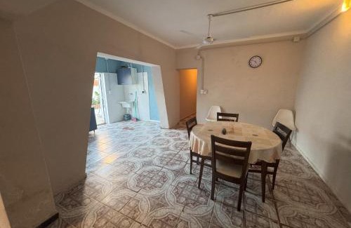 Reconquista House | Colon 533B