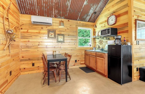 Wimberley Cabin | Colorado Cabin Vibes + Firepit & Pickleball Fun