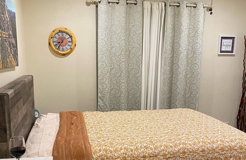 Palisade House | Colorado River B&B: riverside casita in Palisade