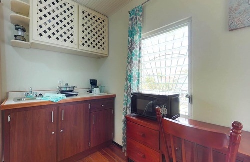 Caye Caulker Apartment | Colorful studio cabana with WiFi, partial AC, yard & picnic area - walk to town