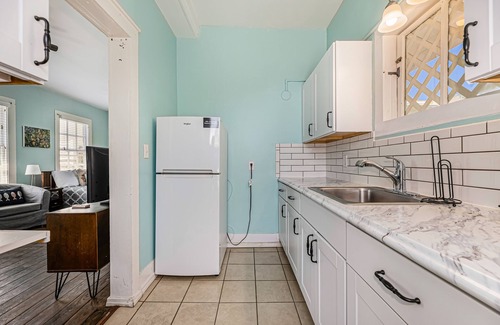 San Jacinto House | Colorful Victorian - walking distance to the beach & Pleasure Pier