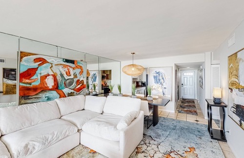 Key West Condo | Colorful waterfront condo with pool & hot tub, AC, W/D, & WiFi - dogs OK