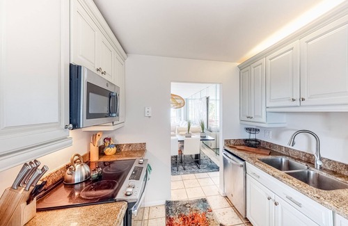 Key West Condo | Colorful waterfront condo with pool & hot tub, AC, W/D, & WiFi - dogs OK