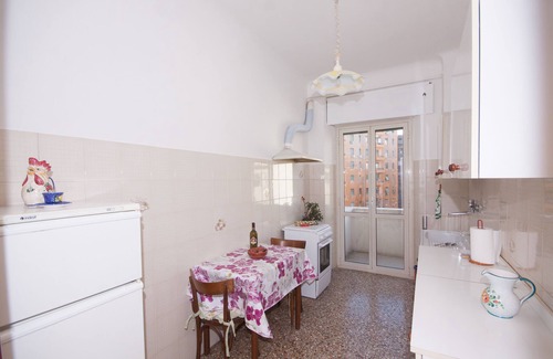 San Giovanni Apartment | Colosseum/S. Giovanni Apartment 4 rooms on the 3rd floor next metro lines A, B, C