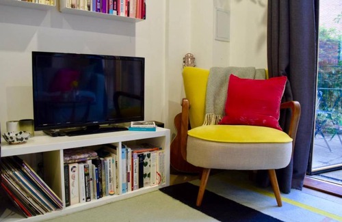 Haggerston Apartment | Colourful 1 Bedroom Flat in Haggerston