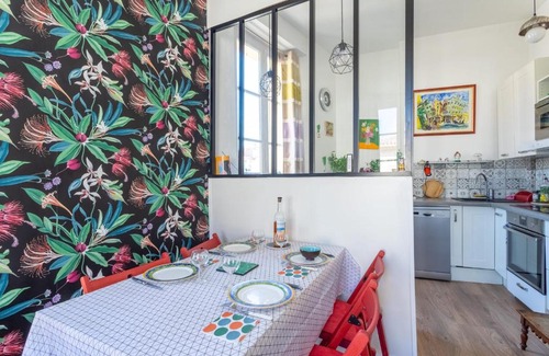 Hyeres City Centre Apartment | Colourful AC one-bedroom apartment in the historic centre - Dodo et Tartine