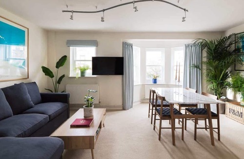 Westbourne Apartment | Colourful house 3 Bed Apt - Notting Hill