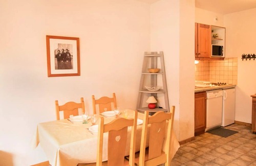 Aussois Apartment | COM312: Wohnung in ruhiger Lage in der Nähe von kostenlosen Shuttles und Schwimmbad