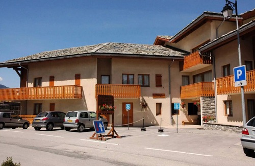 Aussois Apartment | COM312: Wohnung in ruhiger Lage in der Nähe von kostenlosen Shuttles und Schwimmbad