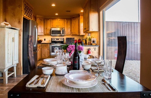 Canyon Apartment | Comanche cabin on the west rim