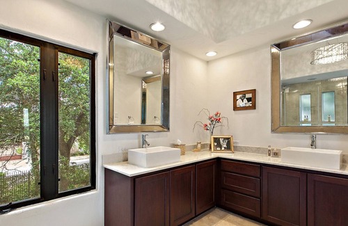 Lower Basin Lake Travis House | Comanche Overlook - Stunning Lake Travis Villa