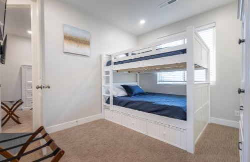 Washington House | Combined 13 Bedroom On The Eighth-Private Pools and Games!