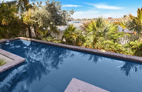 Meadows House | Combined Bayview Manor and Bayview Retreat, accommodating up to 22 guests!