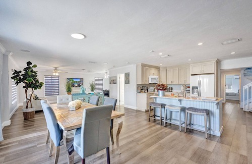 Deerfield Beach House | Come and enjoy your stay at The Blue Wave Beach Home!