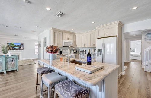 Deerfield Beach House | Come and enjoy your stay at The Blue Wave Beach Home!