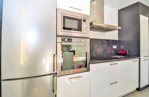 Uzes Apartment | Come and stay in this pleasant, bright apartment for 6 people in the heart of Uzès.
