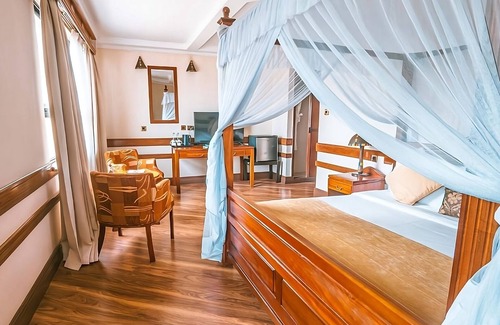 Nairobi Hotel | Come Create Memories w/Fun-filled Adventures at this Paradise! Outdoor Pool!