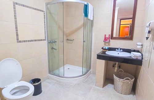 Nairobi Hotel | Come Create Memories w/Fun-filled Adventures at this Paradise! Outdoor Pool!