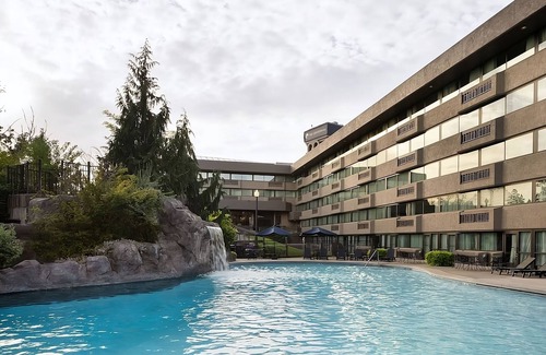 Riverside House | Come Create Memories w/Fun-filled Adventures at this Paradise! Outdoor Pool!
