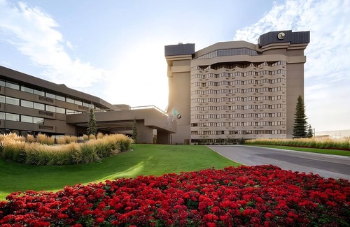 Riverside House | Come Create Memories w/Fun-filled Adventures at this Paradise! Outdoor Pool!