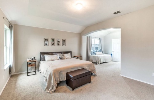 Roanoke House | Come experience Roanoke, TX in your fully furnished 3 bed/2bath home!
