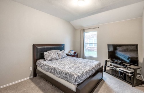 Roanoke House | Come experience Roanoke, TX in your fully furnished 3 bed/2bath home!