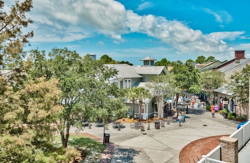 Baytowne Wharf Condo | Come See Baytowne Wharf The Heart of Sandestin! Restaurants,Shops,& Nightlife!