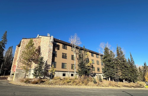 Brian Head Condo | Come to Cedar Breaks Lodge & Spa! Awesome resort condo skier's dream- Brian Head