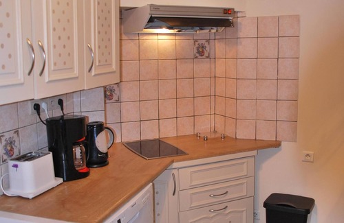 Semur-en-Auxois House | COMFORT air-conditioned house with garden, terrace in Medieval City in Burgundy