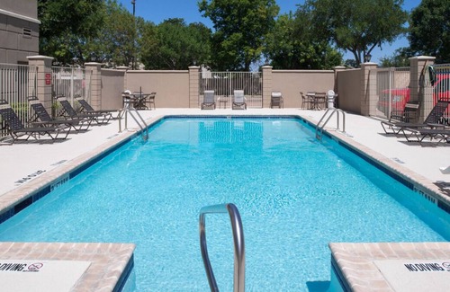 Grand Prairie House | Comfort and Convenience! 4 Relaxing Units, Oudoor Pool, Near River Legacy East
